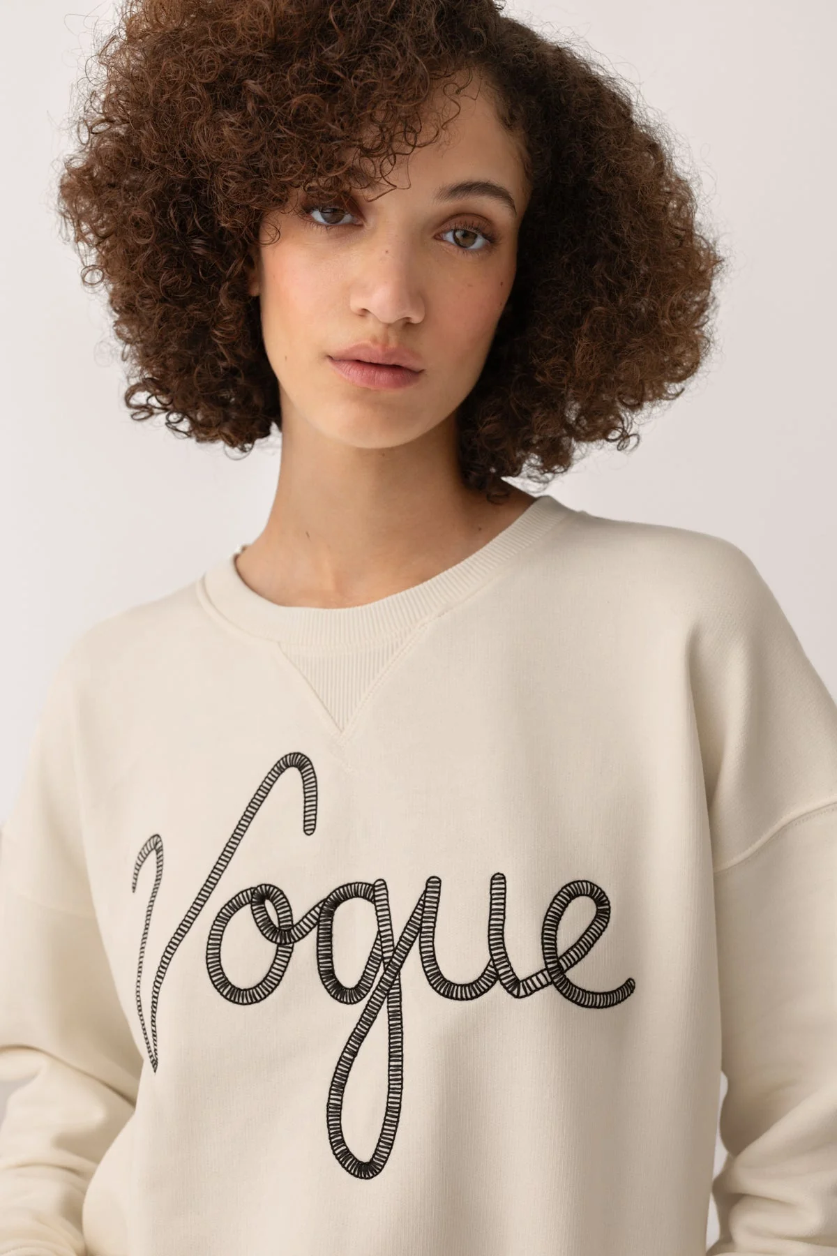 VOGUE Cropped Sweatshirt Embroidered Ecru Logo - Image 3