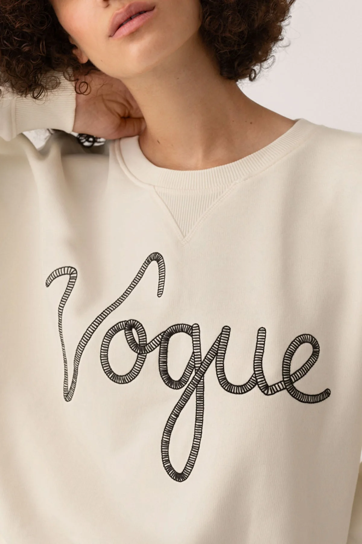 VOGUE Cropped Sweatshirt Embroidered Ecru Logo - Image 4