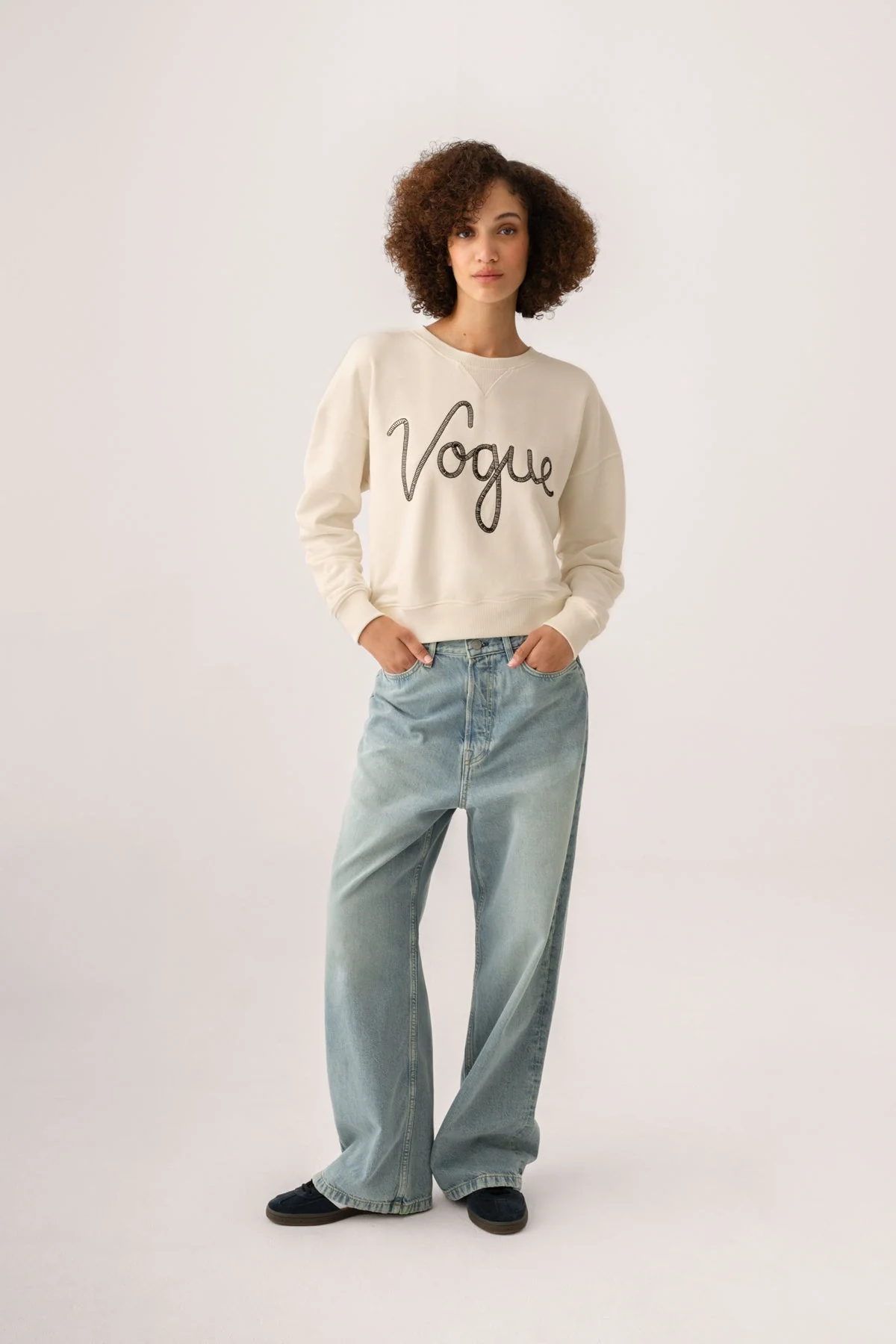 VOGUE Cropped Sweatshirt Embroidered Ecru Logo - Image 5