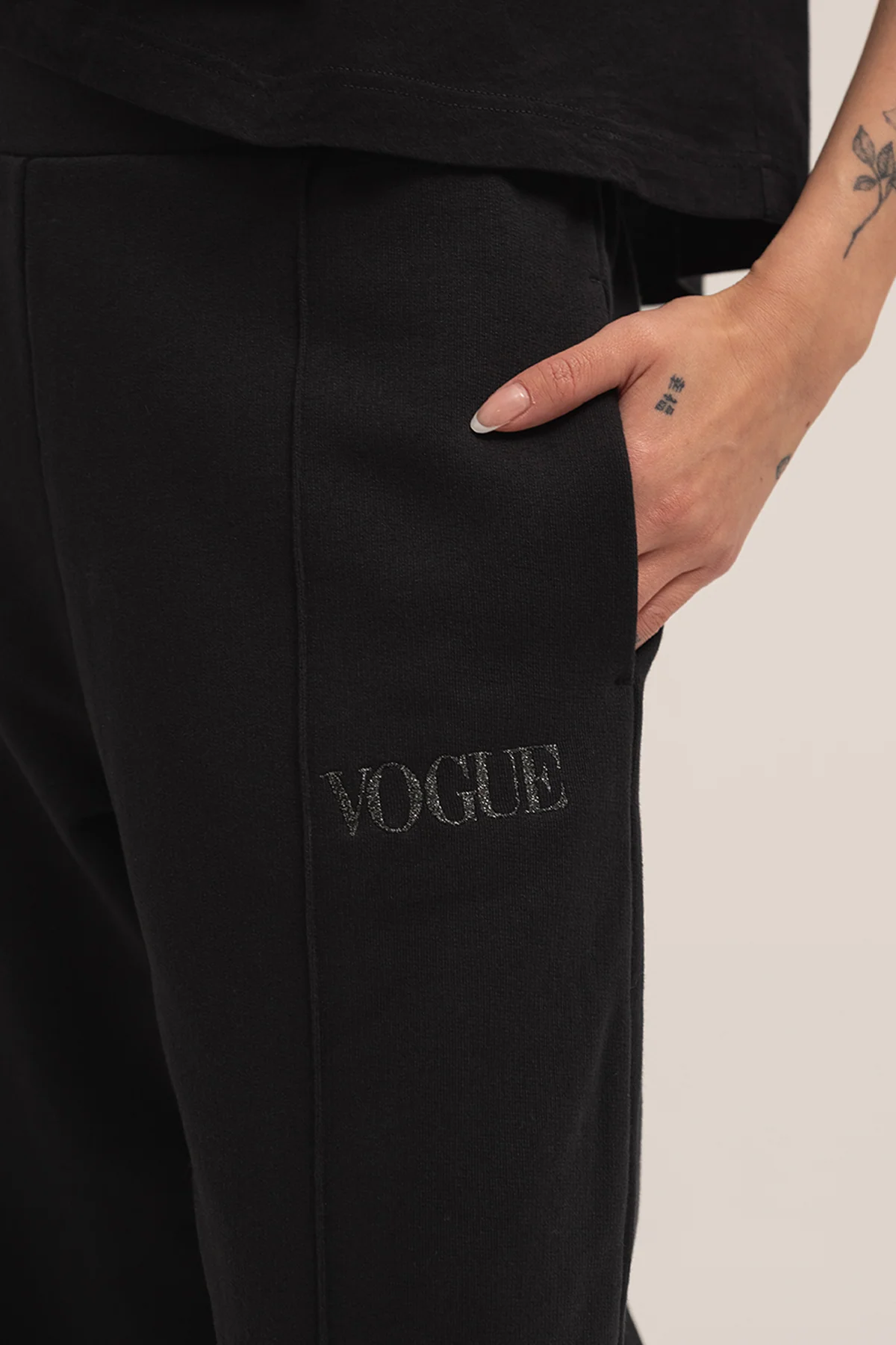 VOGUE Sweatpants | Black Sparkling - Image 4