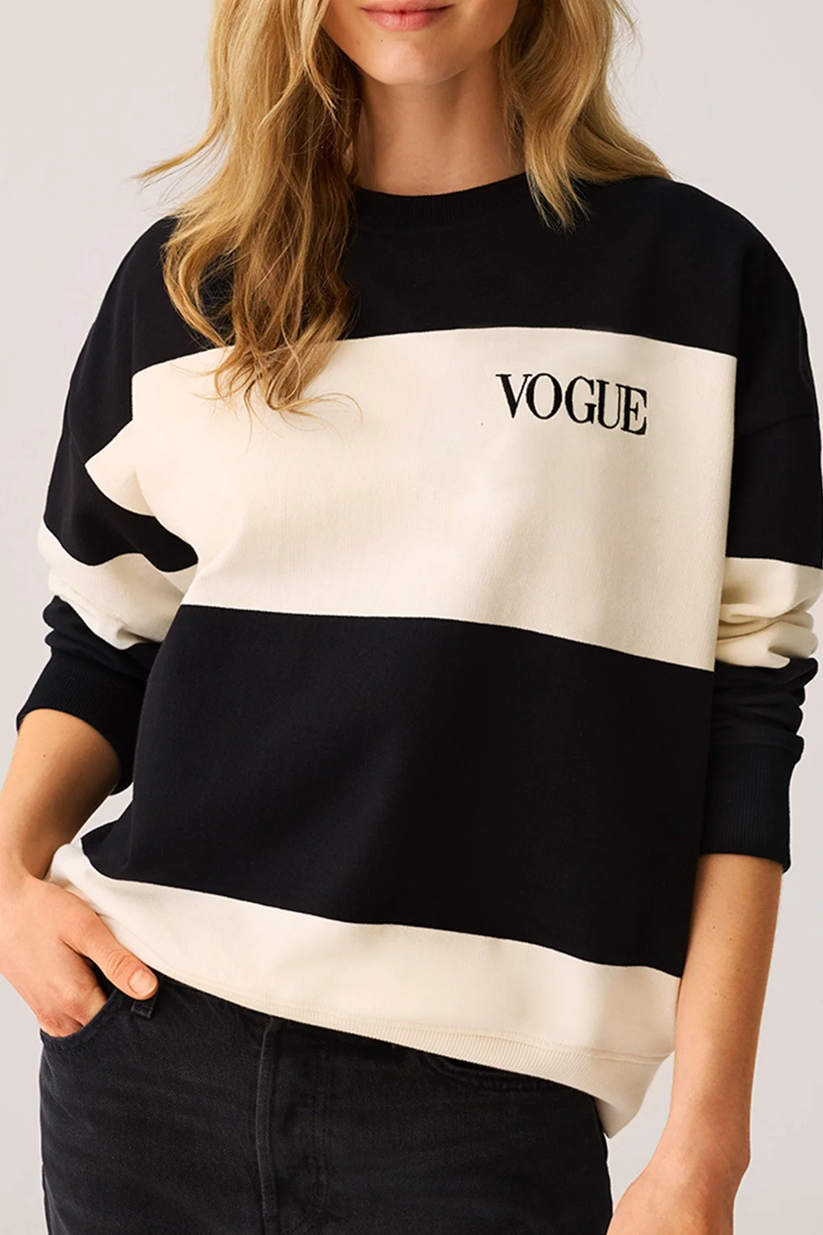 VOGUE Sweatshirt Bold Stripes Black - Image 4