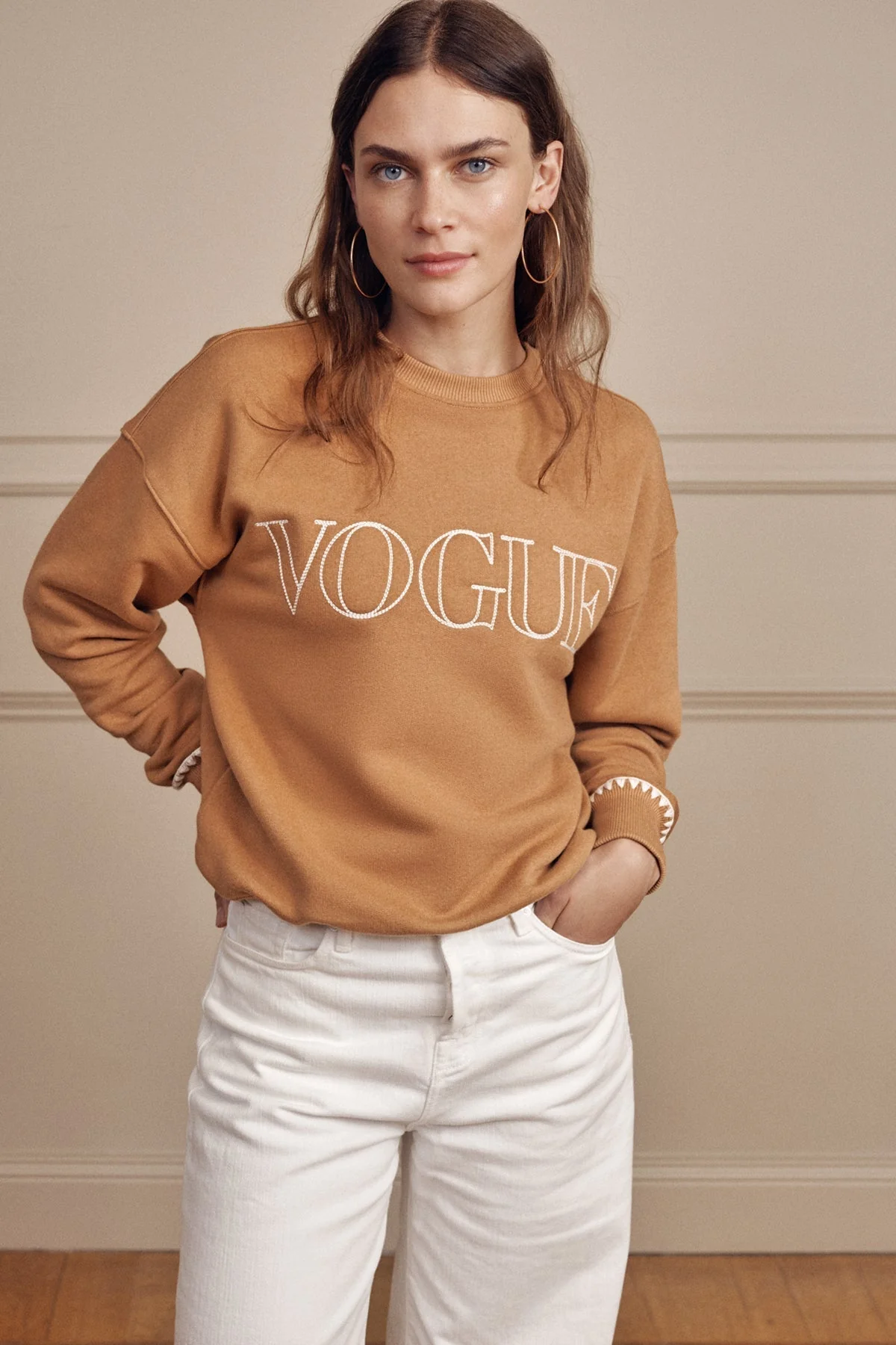 VOGUE Sweatshirt Camel - Image 2