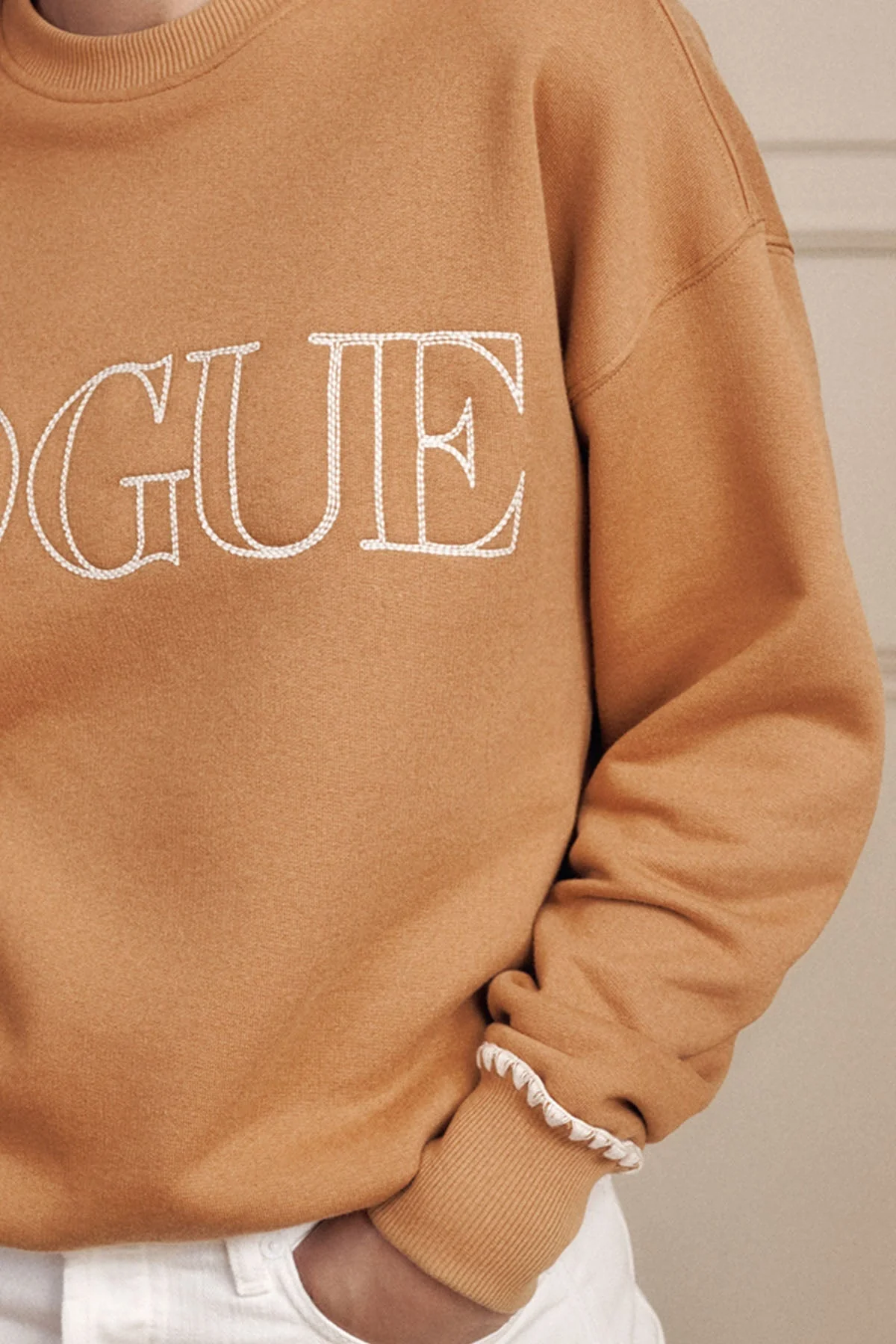 VOGUE Sweatshirt Camel - Image 5
