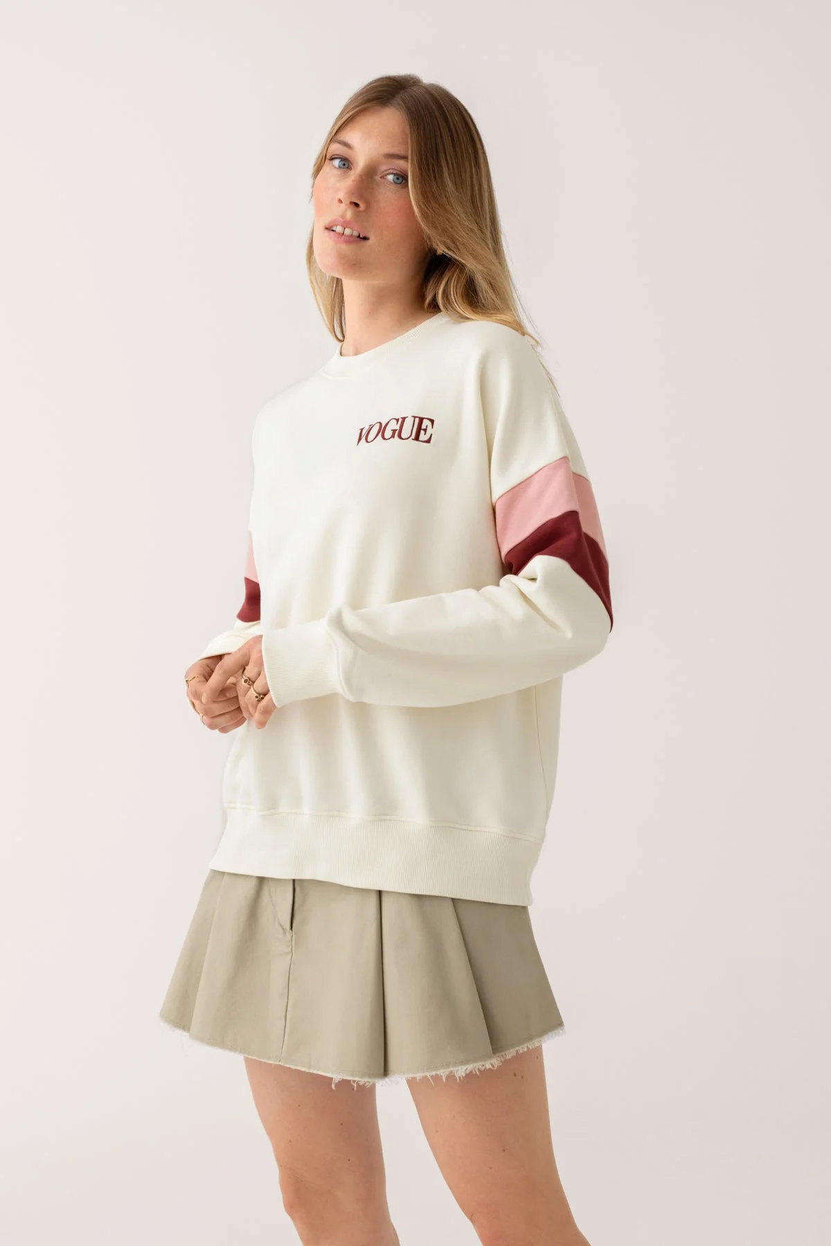 VOGUE Sweatshirt Cream Contrasting Details - Image 5