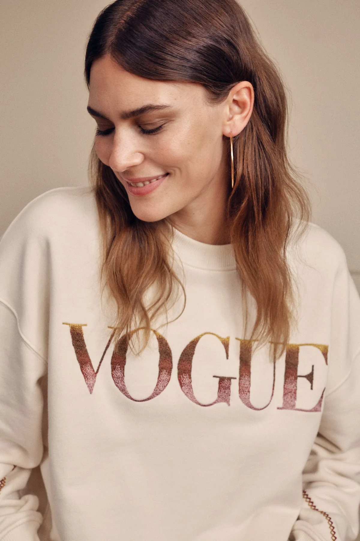 VOGUE Sweatshirt Creme mit Stickereien - Image 2