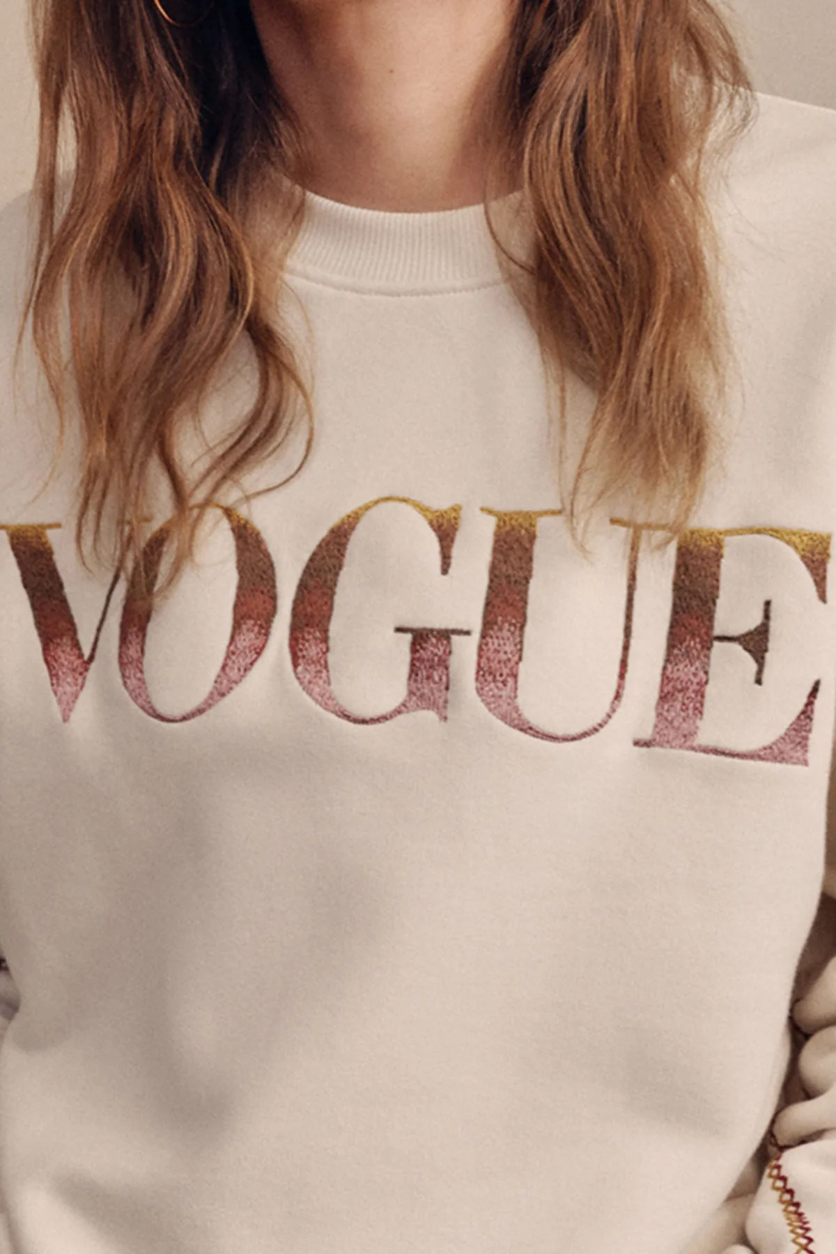 VOGUE Sweatshirt Creme mit Stickereien - Image 4
