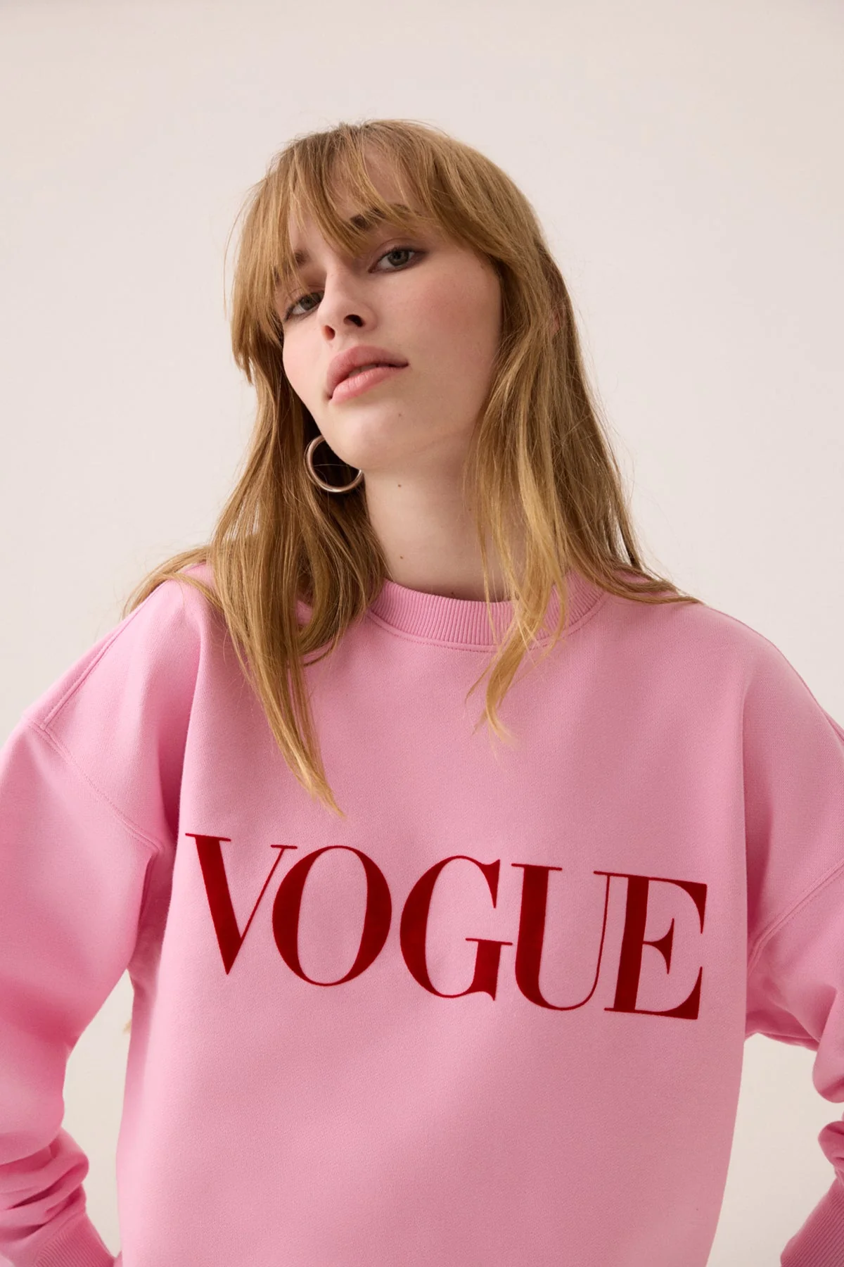 VOGUE Sweatshirt Hotpink Velvet Logo - Image 3