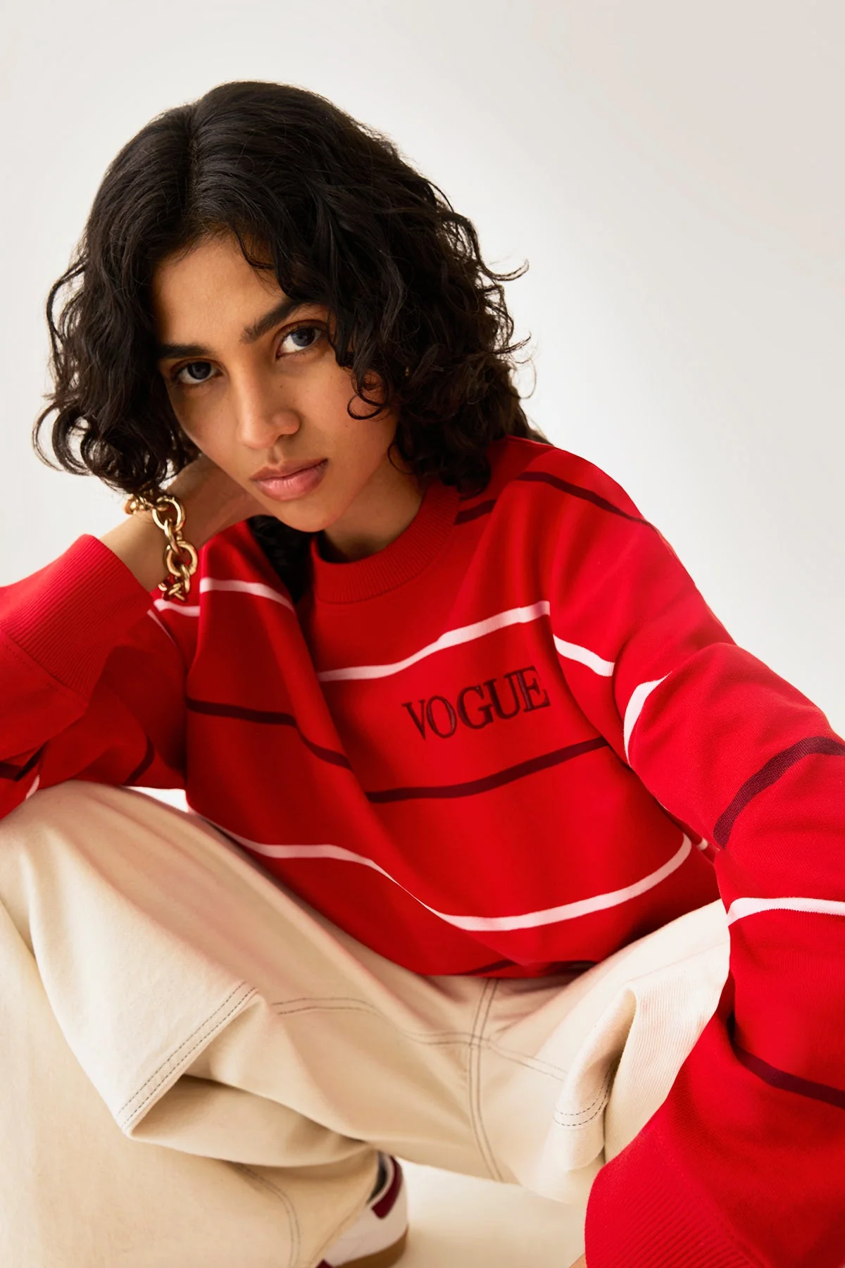 VOGUE Sweatshirt Red Colorful Stripes - Image 3