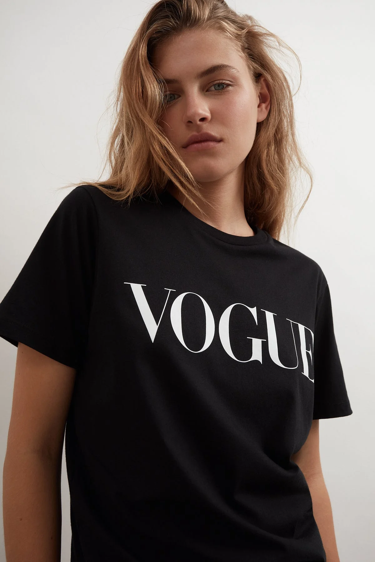 VOGUE T-Shirt Black Logo White - Image 3