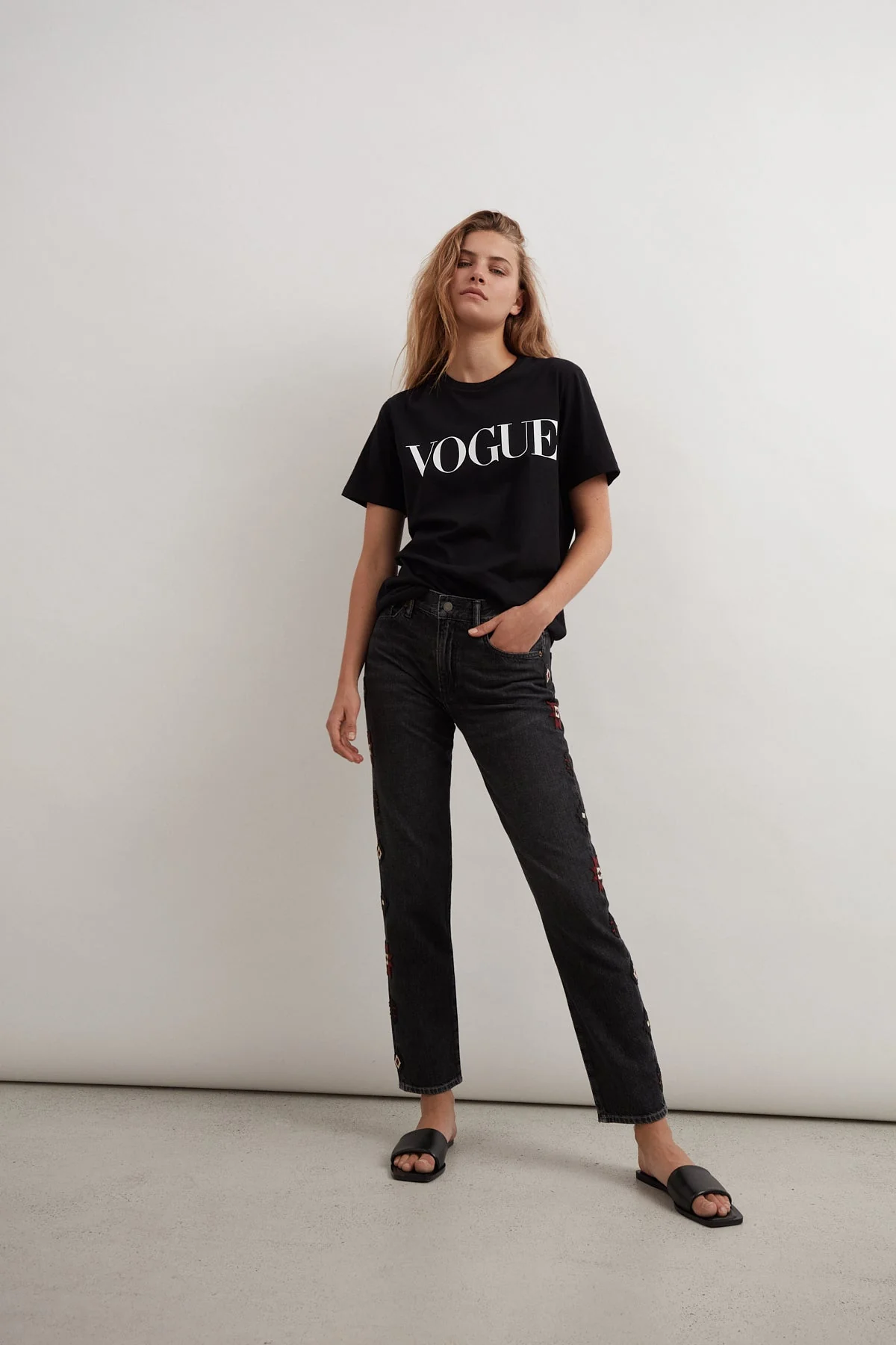 VOGUE T-Shirt Black Logo White - Image 4