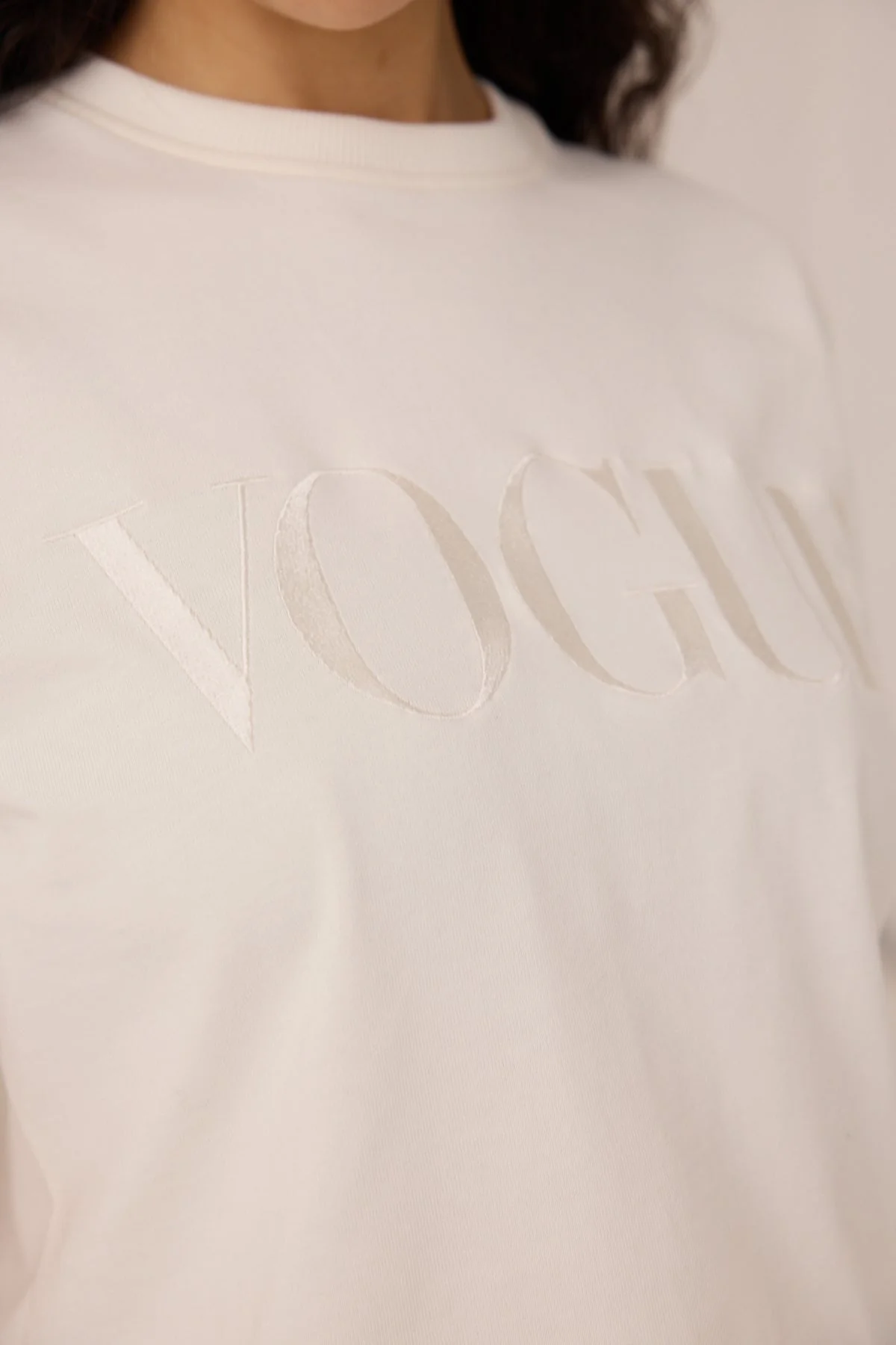 VOGUE T-Shirt Light Cream Embroidered Logo - Image 4