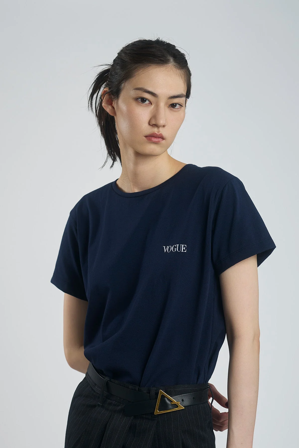 『VOGUE』ロゴ トゥルーコットン Tシャツ ネイビー - Image 2
