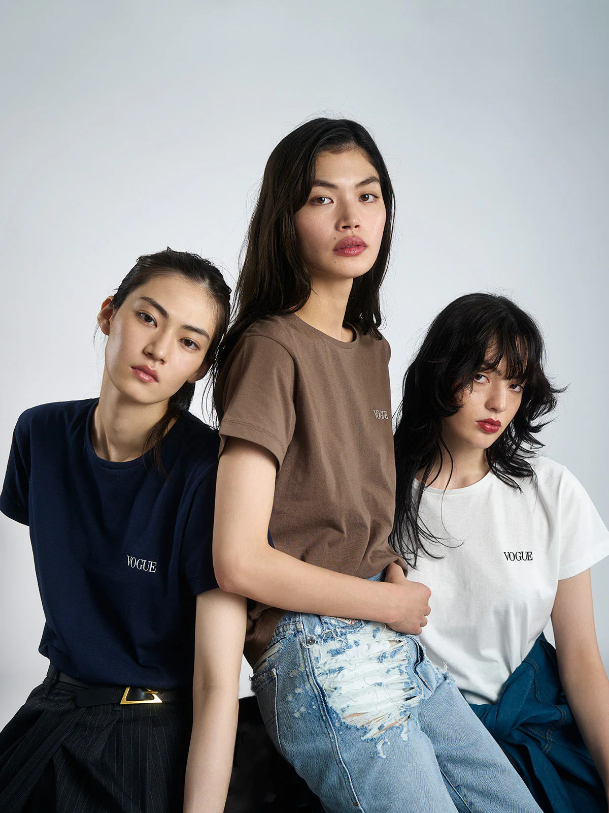『VOGUE』ロゴ トゥルーコットン Tシャツ ネイビー - Image 3