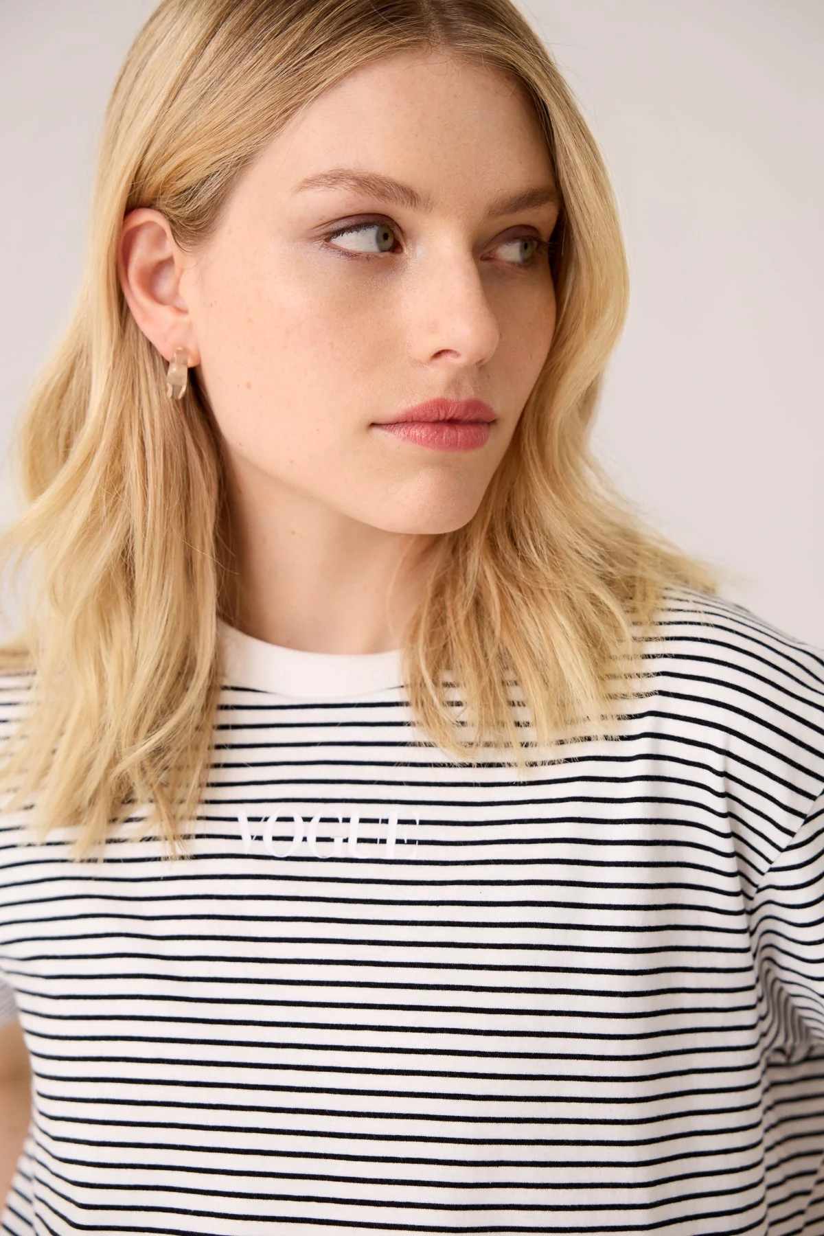 VOGUE T-Shirt Striped Black - Image 2