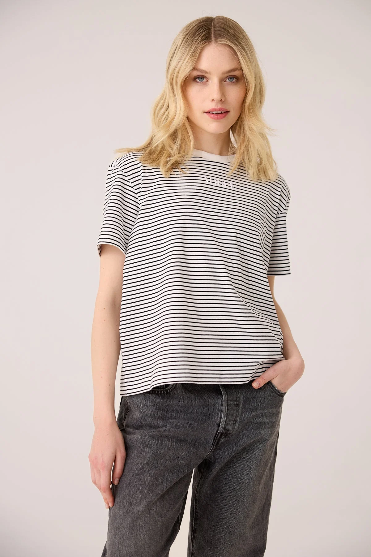 VOGUE T-Shirt Striped Black - Image 3