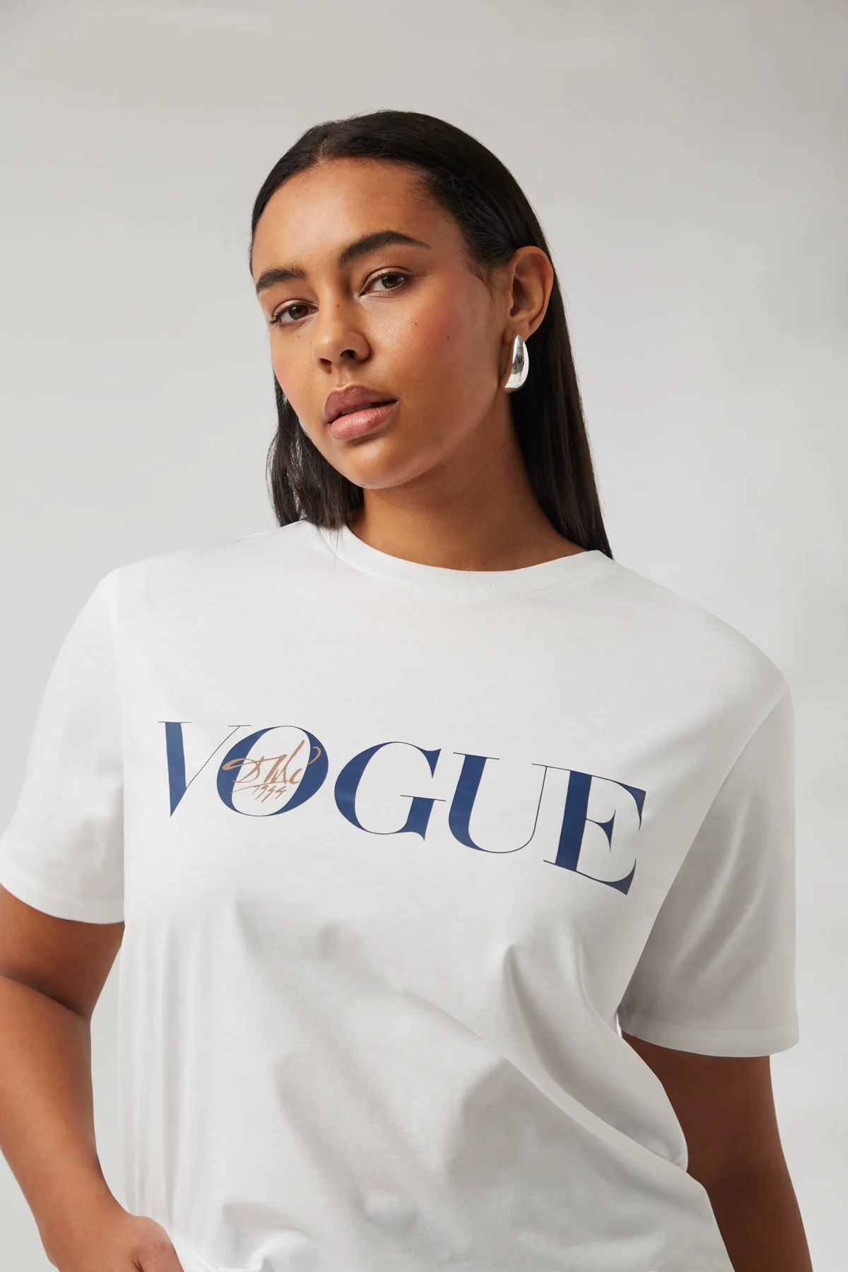 VOGUE T-Shirt White Dalí Cover Print Blue Logo - Image 2