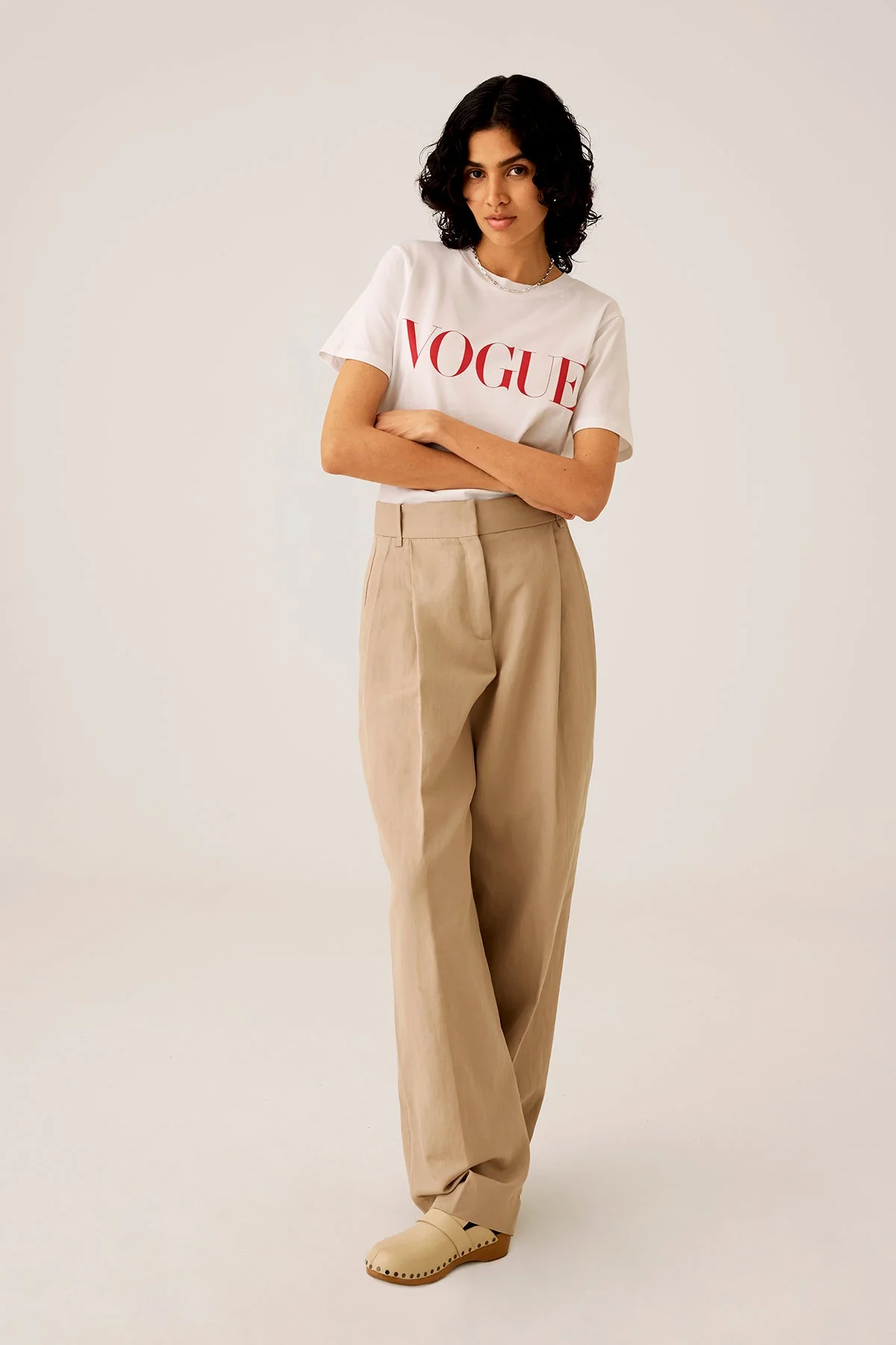 VOGUE T-Shirt White Logo Red - Image 3