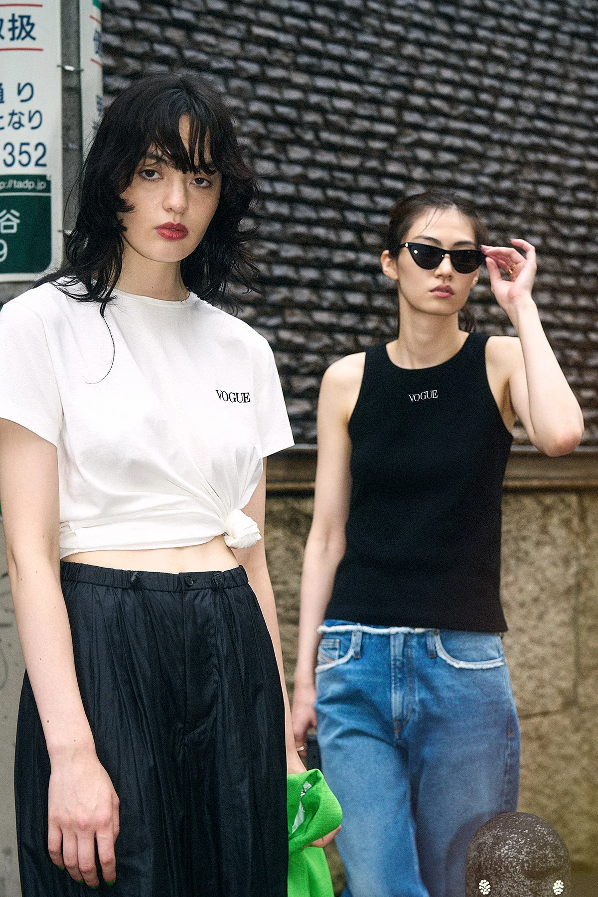『VOGUE』ロゴ トゥルーコットン Tシャツ ホワイト - Image 4